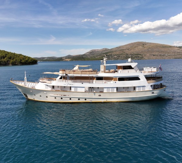 Luxury Superyacht LA PERLA