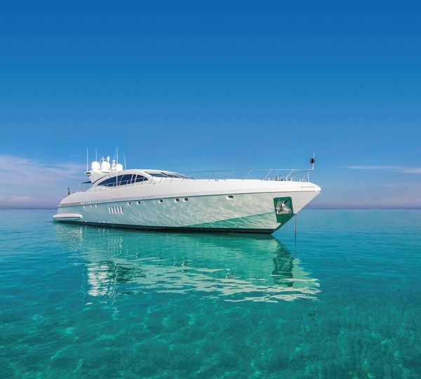 Mangusta 108 Yacht FOUR FRIENDS - Anchored