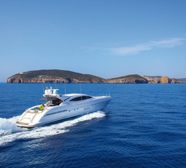 Mangusta 108 Yacht FOUR FRIENDS - Running