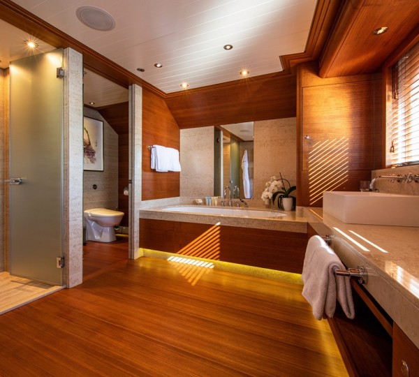 Master Ensuite With Tub