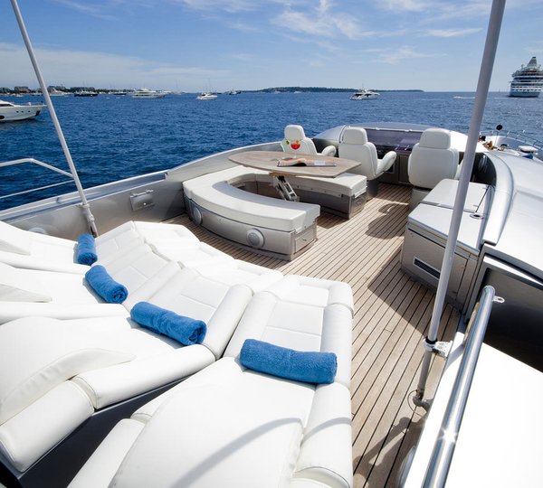 Mistral 55 - Exterior Living Spaces