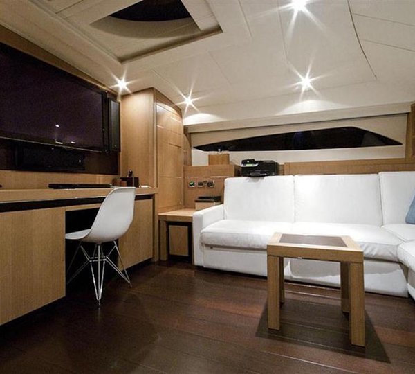 Mistral 55 - Interior