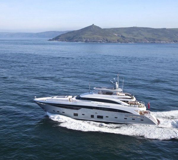 Motor Yacht IMPERIAL PRINCESS BEATRICE By Sunseeker - Underway At Sea