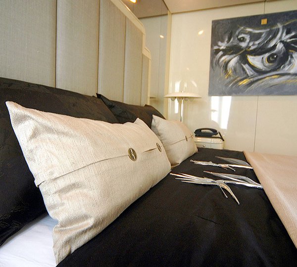 Motor Yacht Lady Arraya -  Guest Cabin Detail