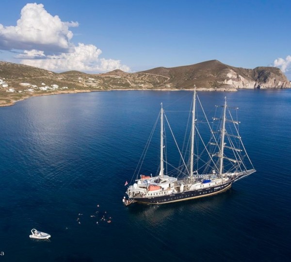 RUNNING ON WAVES Yacht