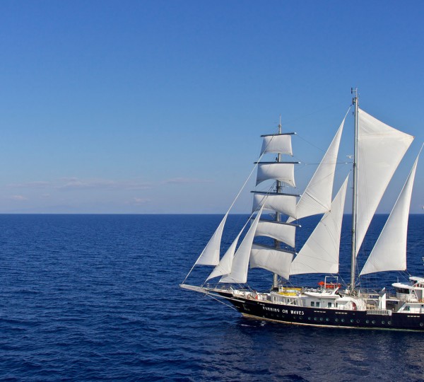 Running On Waves Yacht