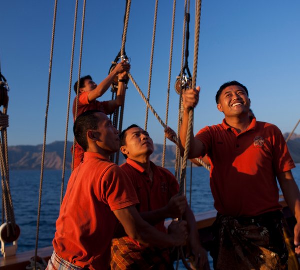 SI DATU BUA Crew At Work