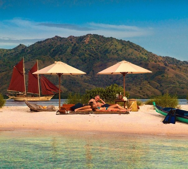SI DATU BUA Awaits Whilst Guests Enjoy The Beach