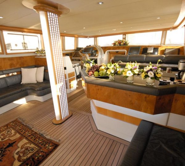 SUHEYLA SULTAN Deck With Bar