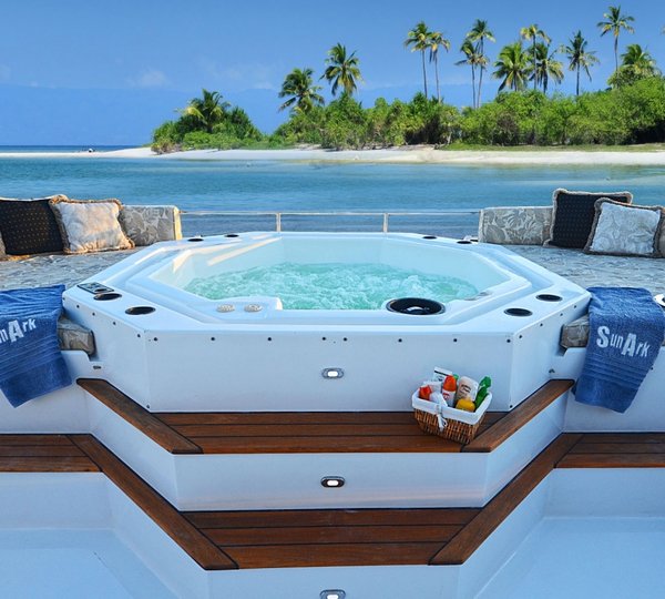 SUNARK MOTOR YACHT CHARTER 