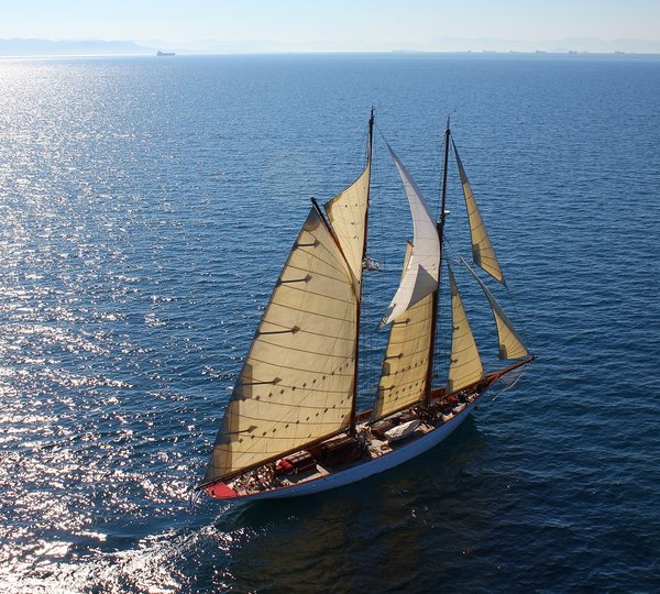 Sailing Yacht Aello