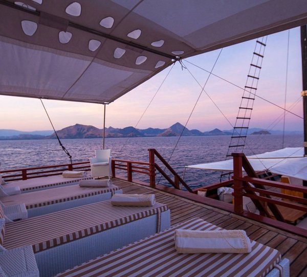 Samata Luxury Indonesian Phinisi Charter Yacht 