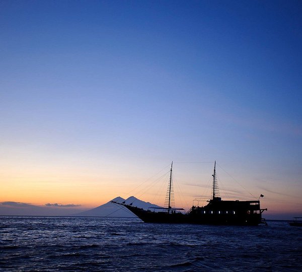 Samata Luxury Indonesian Phinisi Sunset