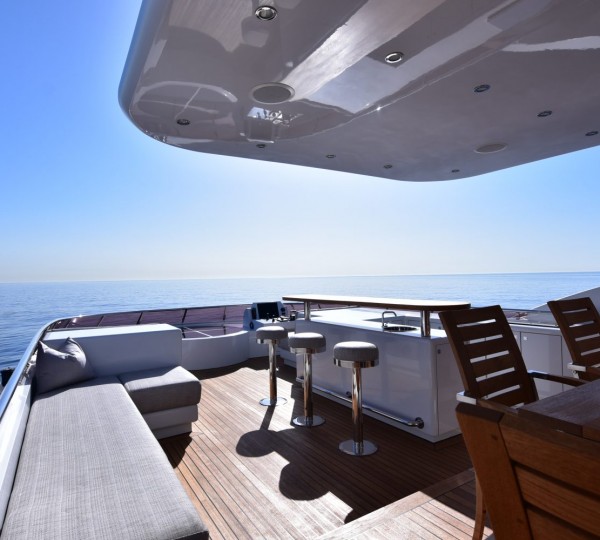 Sundeck With Bar