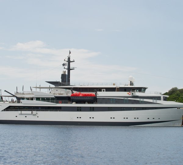 Variety_Voyager_exterior At Sea