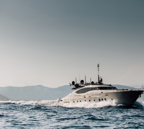 Yacht Bagheera Running