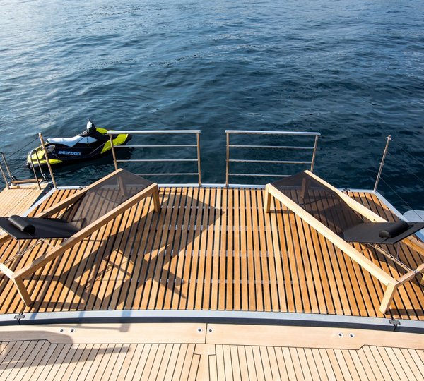 Yacht Hutiane Catamaran - Aft Swim Platform