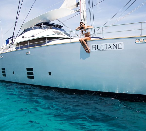 Yacht Hutiane Catamaran - Girl