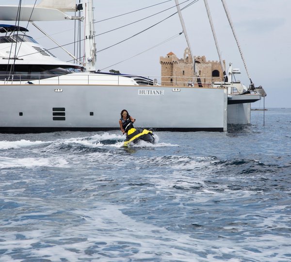 Yacht Hutiane Catamaran - Water Toys