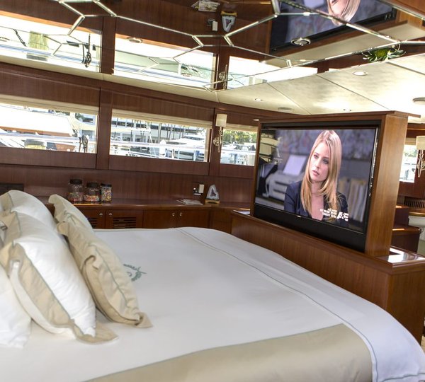 Yacht JULIA DOROTHY Master