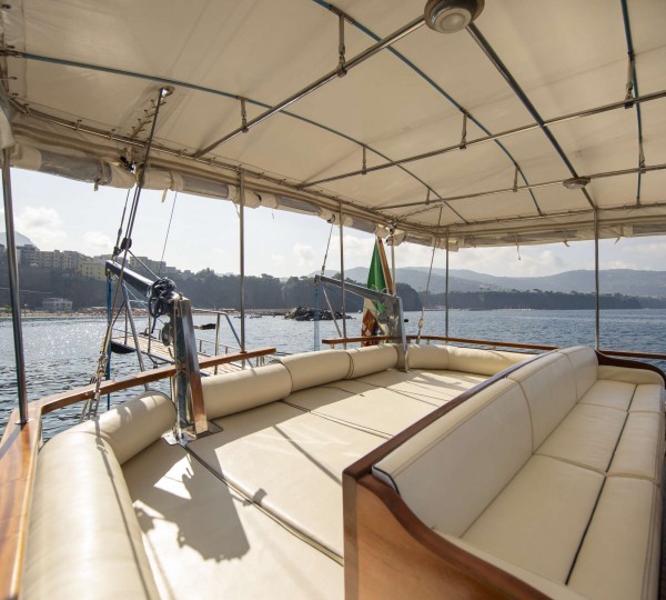 Aft Deck Sunbathing Area