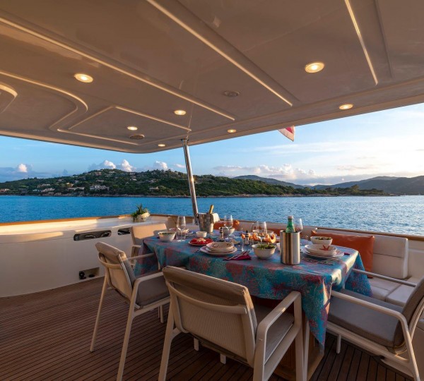 Al Fresco Dining Aft Deck
