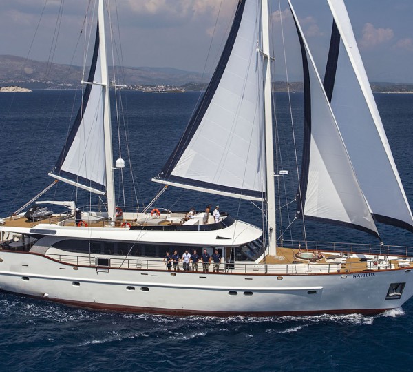 Charter Yacht NAVILUX