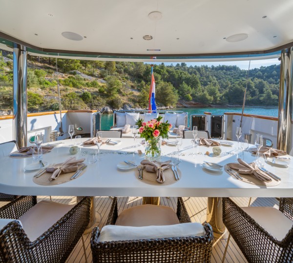 Dining Set Up Alfresco