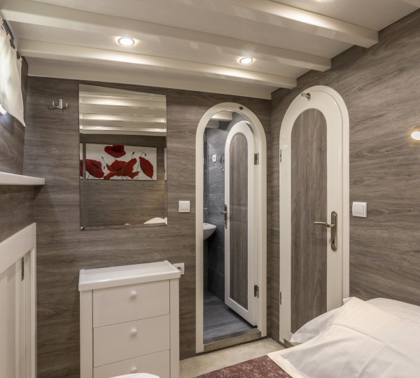 Double Cabin For Guests- Ensuite