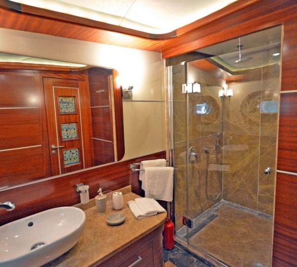 Double Suite Ensuite Bathroom