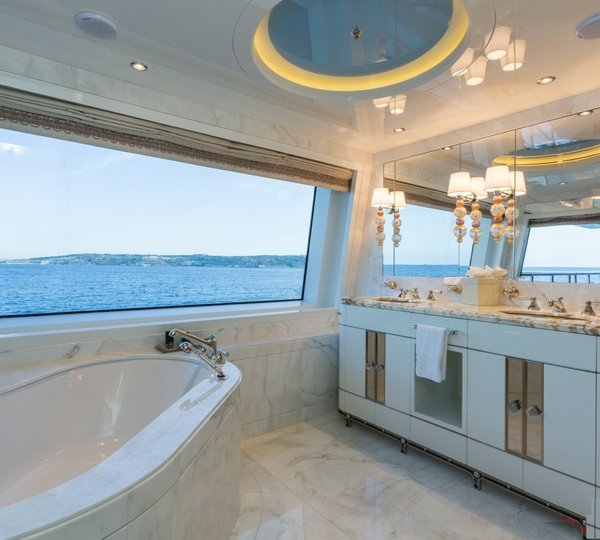 Luxuriou Ensuite Bathroom