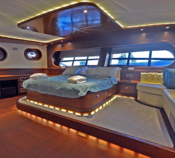 Master Cabin With Seating Area