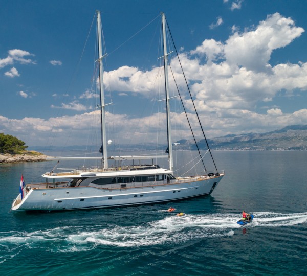 Sailing Yacht NAVILUX With Toys