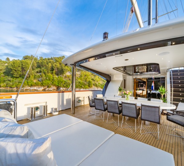 Sun Deck Alfresco Dining Area