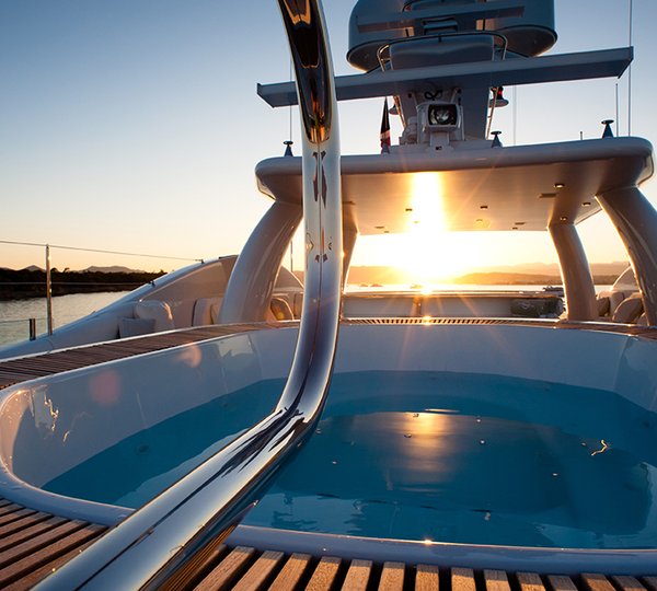 Sundeck Jacuzzi