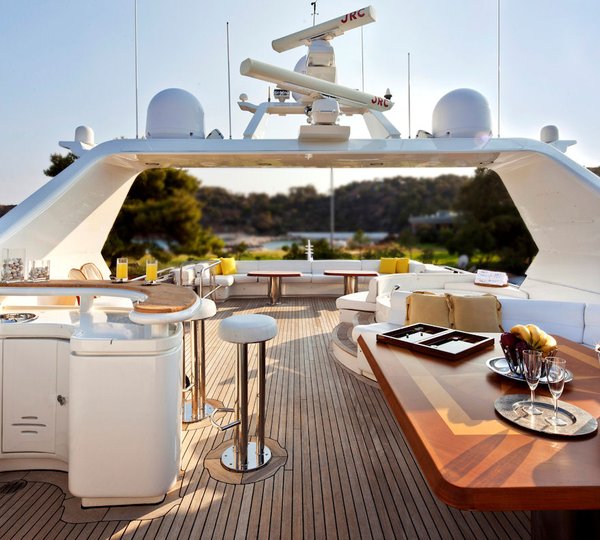 Sundeck With Bar