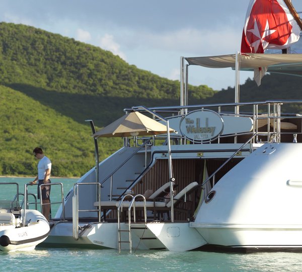 Transom Beach Club With Tender