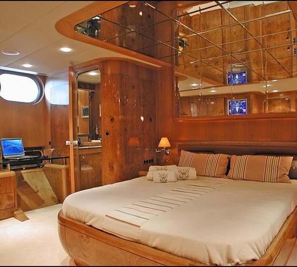 Very Spacious Cabin With Desk Tv And Ensuite