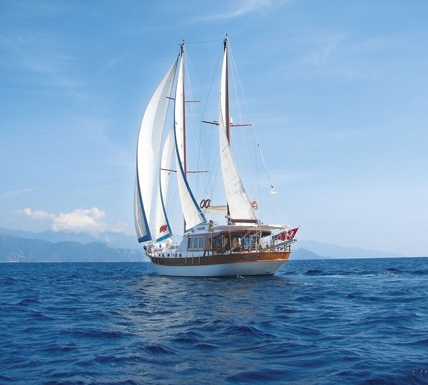 The 21m Yacht SERENITY 70