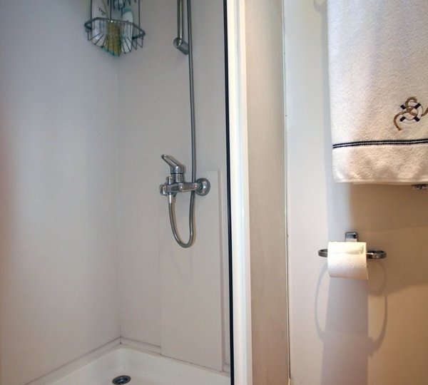 The 21m Yacht SERENITY 70