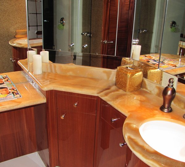 The 24m Yacht ISLAND COWBOY