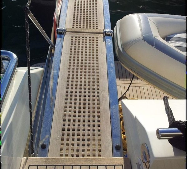 The 24m Yacht R MANY