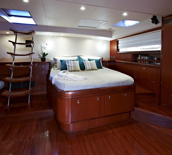 The 25m Yacht TILLY MINT