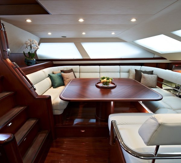 The 25m Yacht TILLY MINT