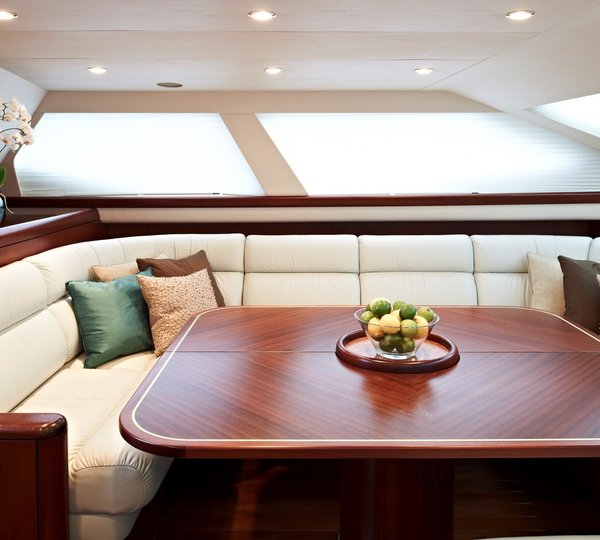 The 25m Yacht TILLY MINT