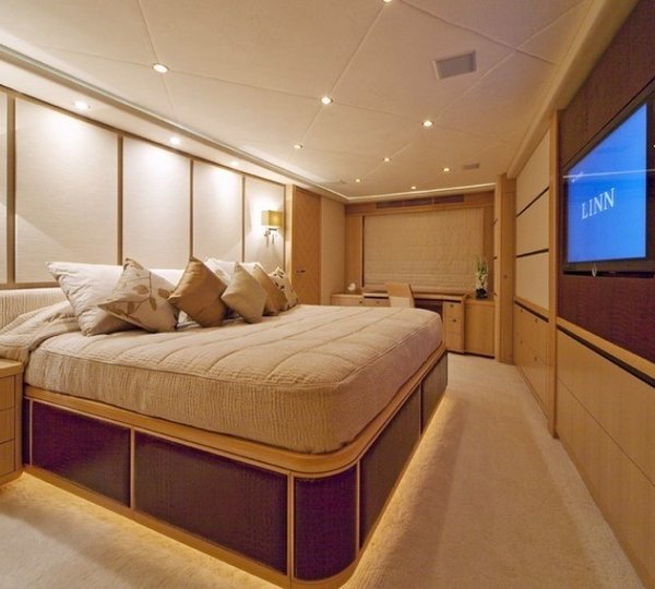 The 27m Yacht SOLARIS