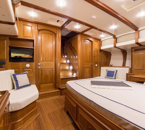 The 27m Yacht TEMPUS FUGIT