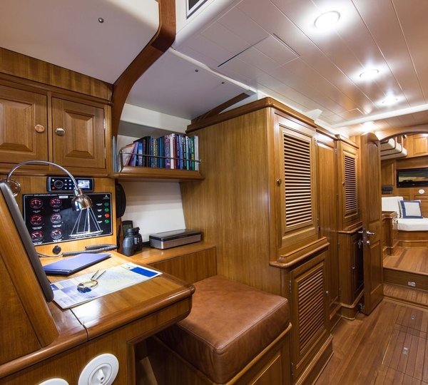 The 27m Yacht TEMPUS FUGIT