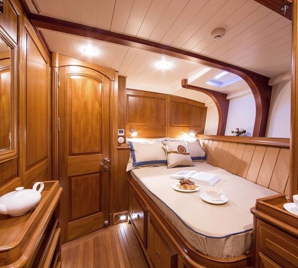 The 27m Yacht TEMPUS FUGIT