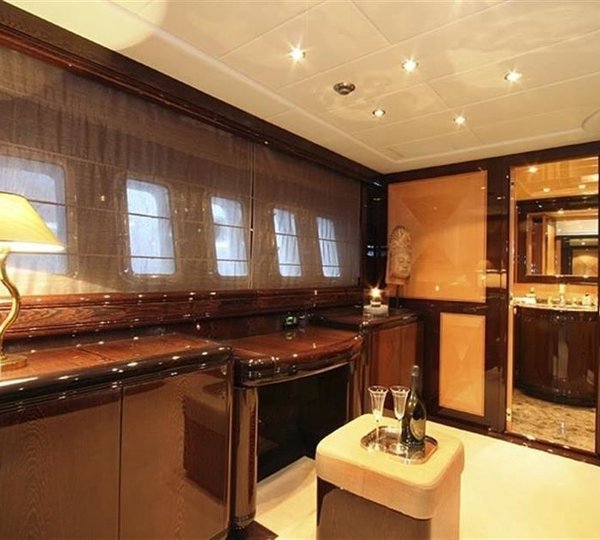 The 28m Yacht DELHIA